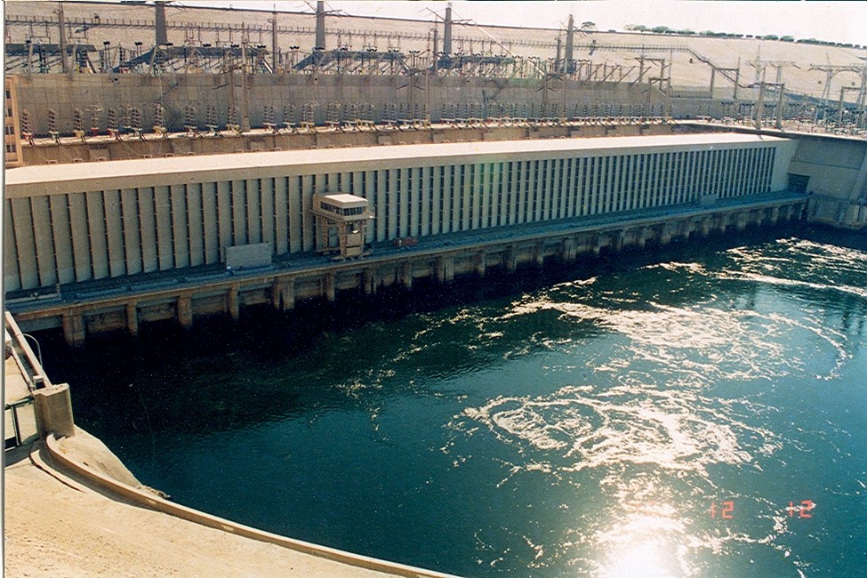 بزرگترین سد جهان به ترتیب + ظرفیت و حجم آب 6 سد آنزو (Aswan High Dam) – مصر