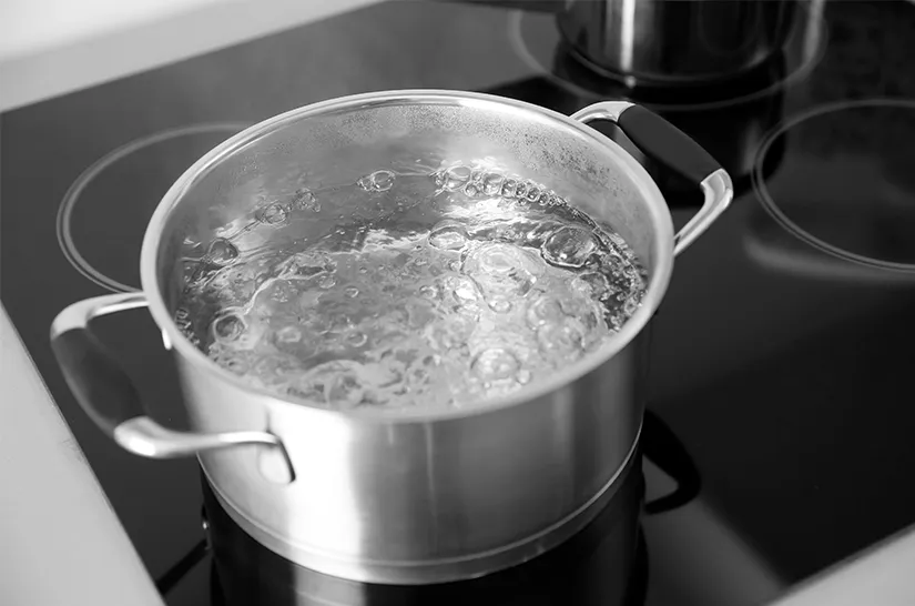 گندزدایی آب چیست؟ راهنمای انتخاب روش مناسب برای شما 5 دیگ آب جوش